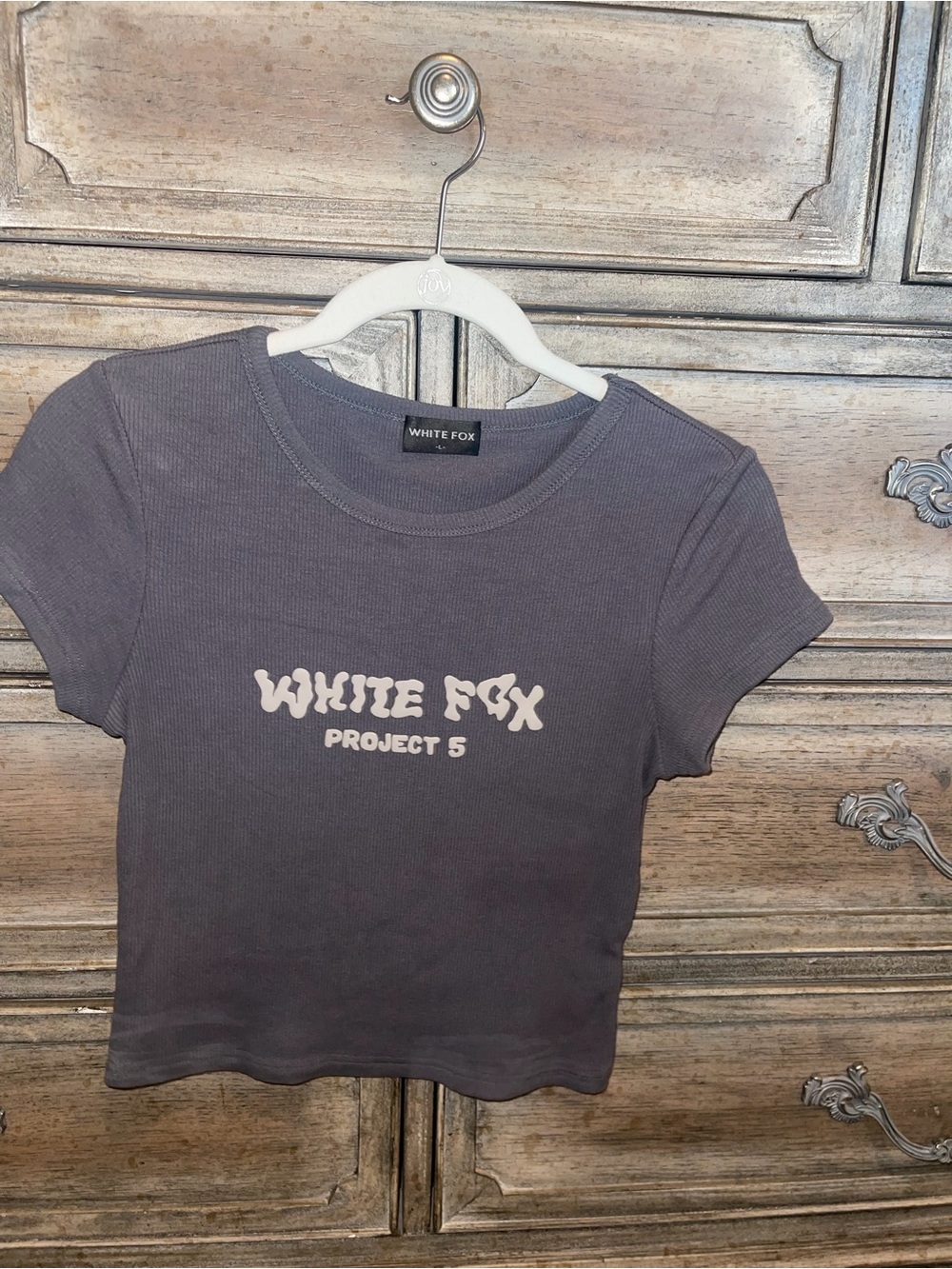 White Fox Boutique Charcoal Gray "White Fox Project 5" Crop Tee